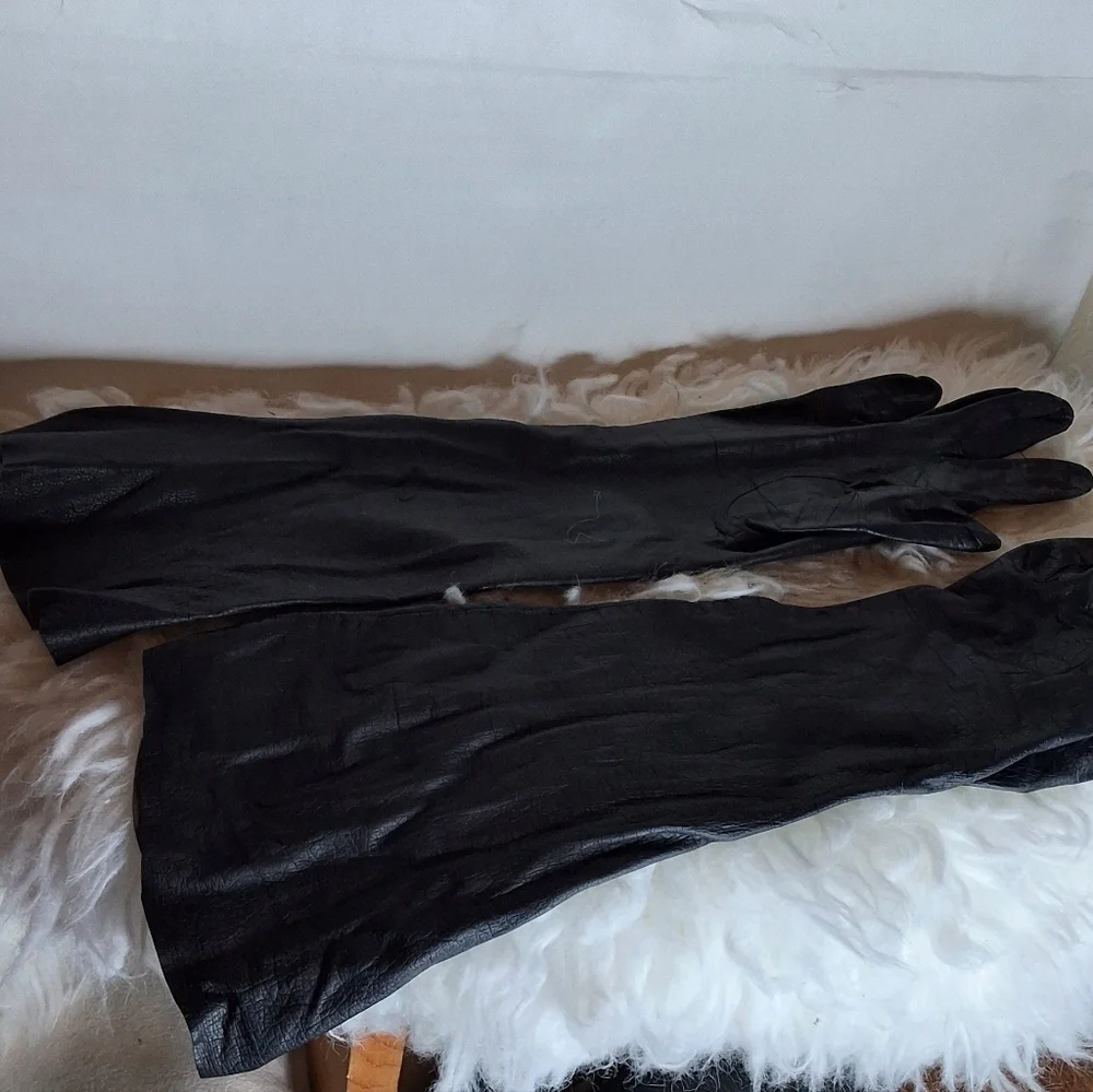 Vintage Below Elbow Black Leather Unlined Gloves M